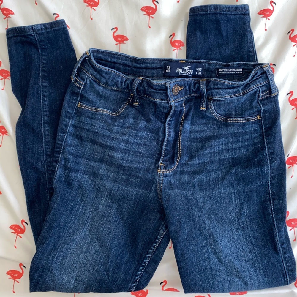 Hollister High Rise Jean Leggings size 11 SHORT :)